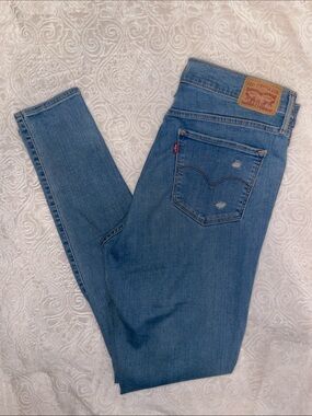 Levi's Women's Medium Blue Skinny Jeans